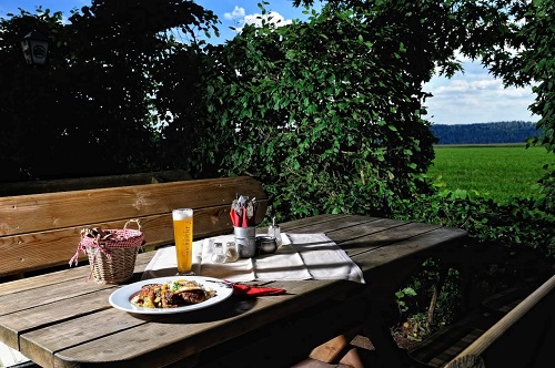 Culinary stops on the high plateau of Zavelstein in the hiking home of the local group Calw